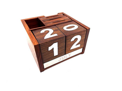 Houten eeuwigdurende kalender CAL-1894 met gepersonaliseerde gravure