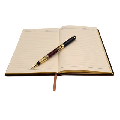 Exclusieve premium geschenkset A5-notitieboek met houten omslag en pen – personalisatie met gravure, ideaal als cadeau voor een baas, docent of kunstenaar – donkerbruin met gouden elementen