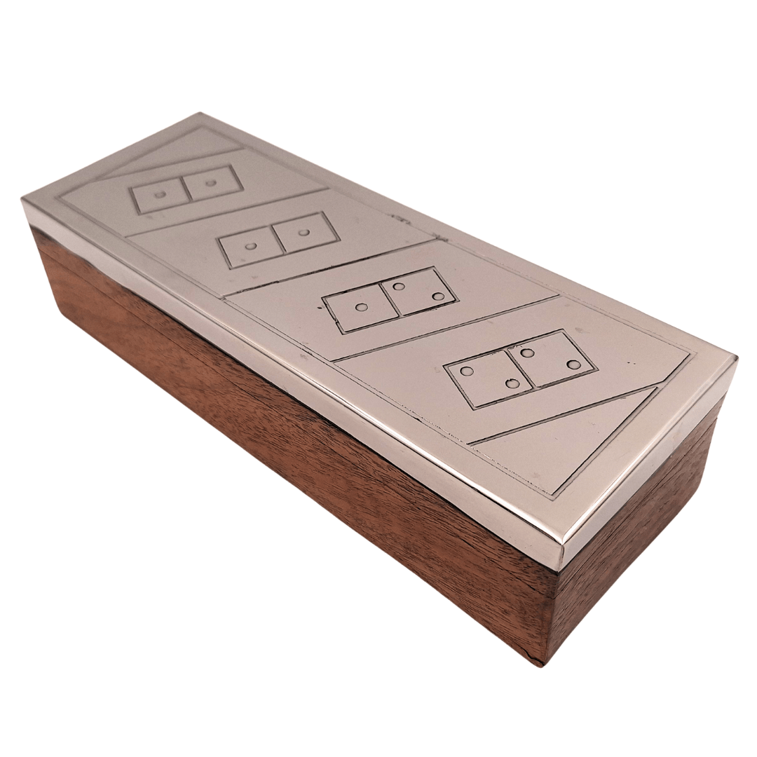 Elegant domino in houten doos met aluminium bovenkant