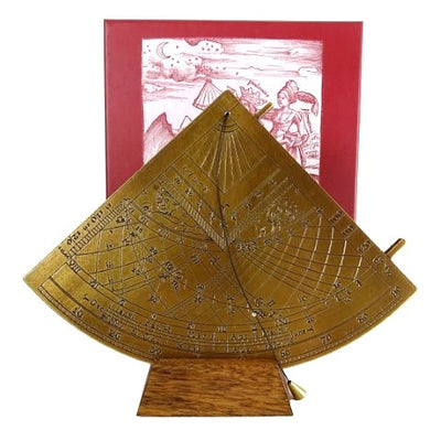Messing zonnekwadrant Gunter H39 met houten voet, mogelijkheid tot personalisatie met gravure, ideaal cadeau voor liefhebbers van astronomie, hoogte 17 cm, elegante geschenkverpakking