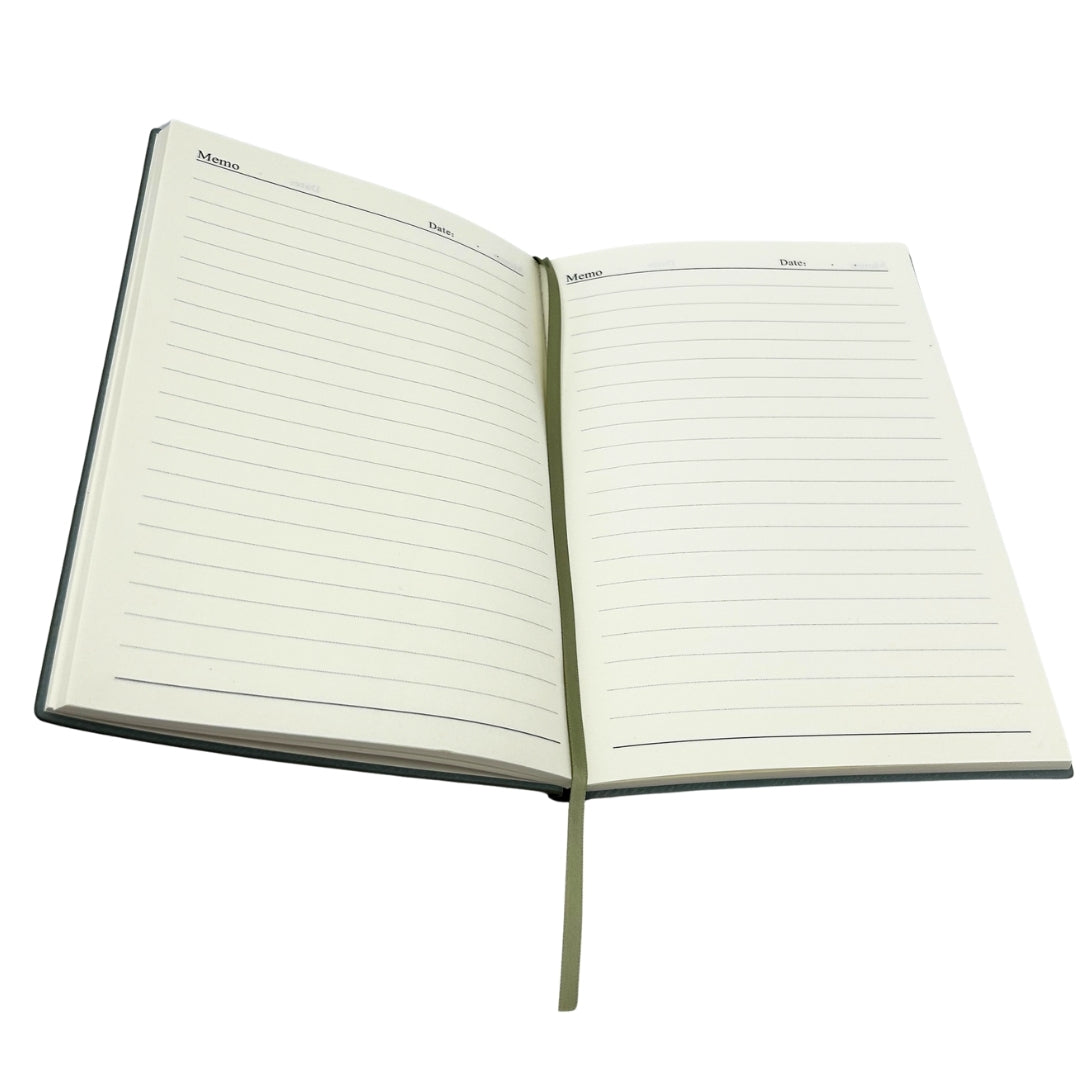 Elegante geschenkset met gepersonaliseerde gravure - leren notitieboek A5 in olijfgroen met pen en reservevulling in esthetische geschenkdoos