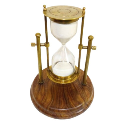 Messing zandloper TMR-0200 op houten voet met mogelijkheid tot personalisatie door gravure - elegant cadeau voor op het bureau, 20 cm hoog, wit zand
