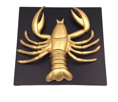 Gouden decoratief beeldje Kreeft van aluminium met mogelijkheid tot personalisatie met gravure - elegant cadeau voor elke gelegenheid, afmetingen 29 x 27,5 x 9 cm, zwarte houten voet
