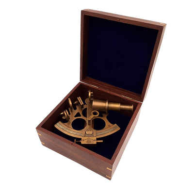Grote messing sextant in elegante houten doos met personalisatiemogelijkheid door gravure