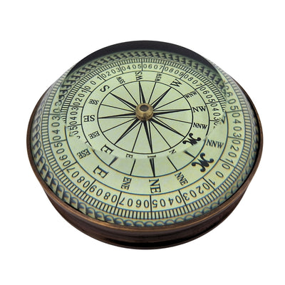 Retro replica van een messing lenskompas met gravure – gepersonaliseerd cadeau voor een reiziger, maritieme stijl, afmetingen 8x8x2,7 cm, messing en glas, inspirerend spreekwoord