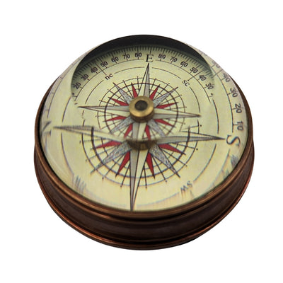Stijlvol lenskompas van messing en glas met mogelijkheid tot personalisatie met gravure - retro gadget voor op het bureau, ideaal cadeau voor een reiziger - diameter 6,3 cm, hoogte 3 cm, kleur beige, rood en zwart