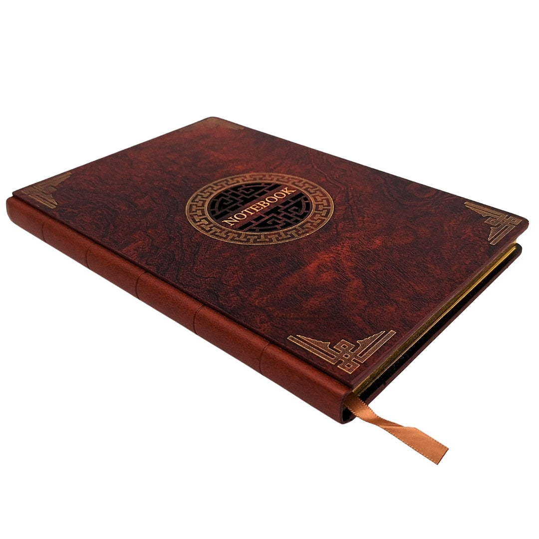Elegant A5-notitieboek met houten omslag en gepersonaliseerde gravure – luxe dagboek als cadeau met gouden randen en hoogwaardig papier in bruin