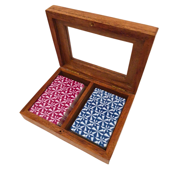 Elegant houten doosje met twee kaartspellen DNU-007 met mogelijkheid tot personalisatie met gravure