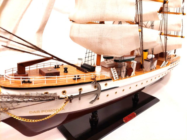 Model van zeilschip Dar Pomorza 80cm, personaliseerbaar met gravure