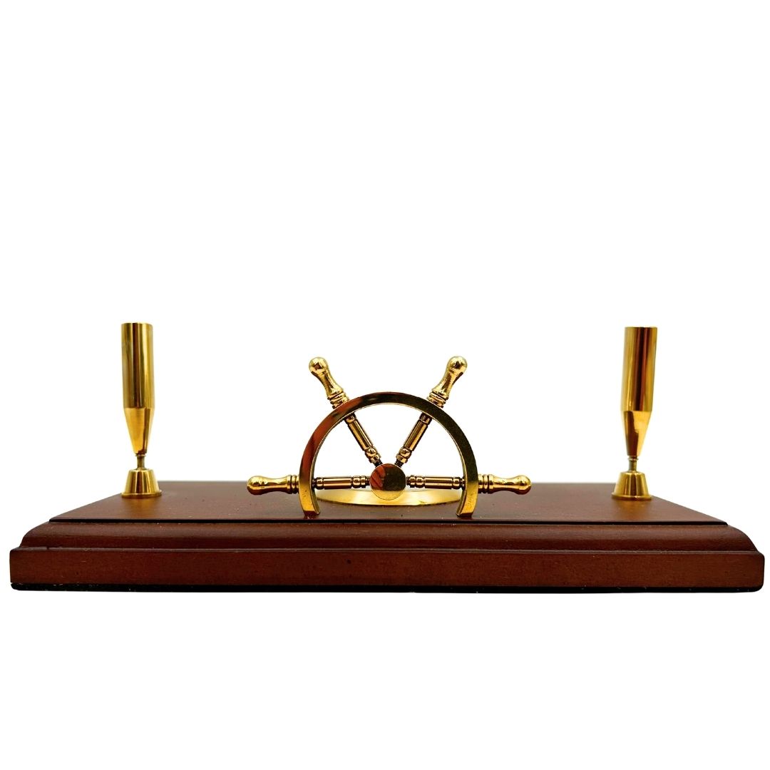 Maritieme bureauset met gravure – stuurwiel, kompas, pennenhouders van gepolijst hout en messing