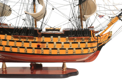 Model van het zeilschip HMS Victory 80cm, gemonteerd, met mogelijkheid tot personalisatie door gravure - Exclusieve decoratie als cadeau, handgemaakt van exotisch hout, hoge kwaliteit en oog voor detail