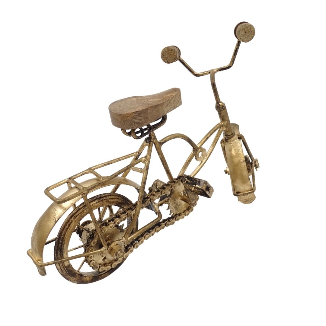 Beeldje van een oude fiets met gravure - metalen en houten decoratie met afmetingen 30 x 20 x 10 cm