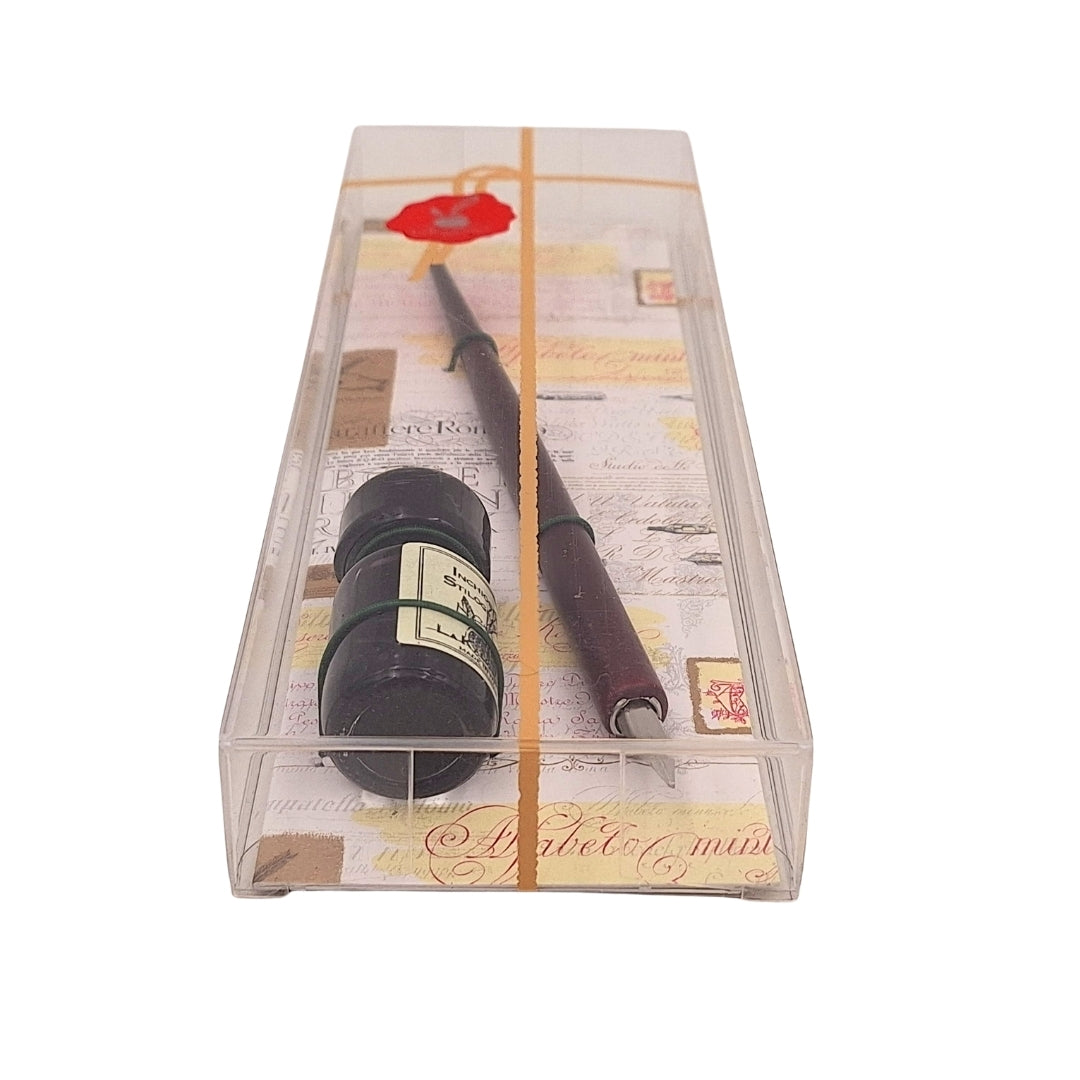Elegante kalligrafieset met houten pen en zwarte inkt, mogelijkheid tot personalisatie met gravure, ideaal als cadeau voor liefhebbers van de schrijfkunst, in decoratieve verpakking 7,5 x 22 x 3 cm