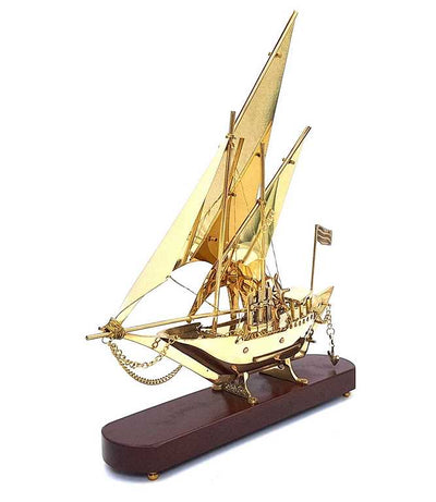 Messing model van een schip op een houten voet, 43 cm, met mogelijkheid tot personalisatie met gravure