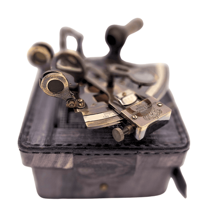 Messing sextant met gepersonaliseerde gravure in een leren doosje