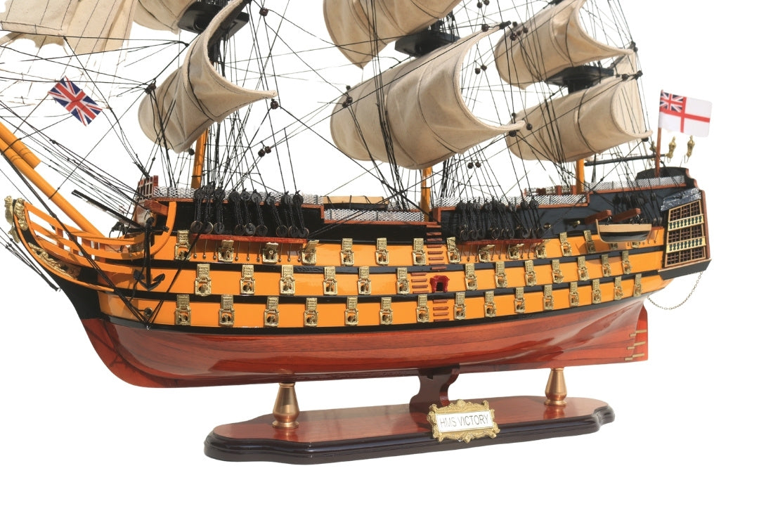 Model van het zeilschip HMS Victory 80cm, gemonteerd, met mogelijkheid tot personalisatie door gravure - Exclusieve decoratie als cadeau, handgemaakt van exotisch hout, hoge kwaliteit en oog voor detail