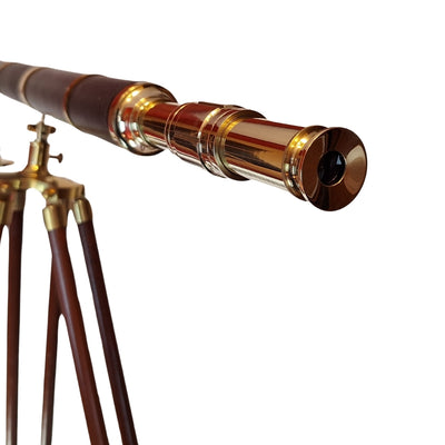 Decoratieve telescoop TWSS op houten driepoot met mogelijkheid tot personalisatie van de gravure