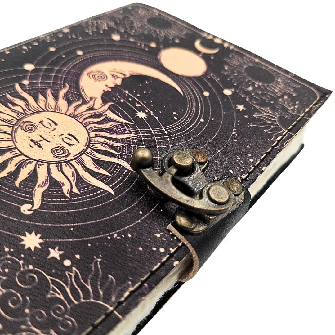 Decoratief leren notitieboek Zon en Maan 200 pagina's met mogelijkheid tot personalisatie door gravure, marineblauw, gemaakt van geitenleer, ideaal als cadeau