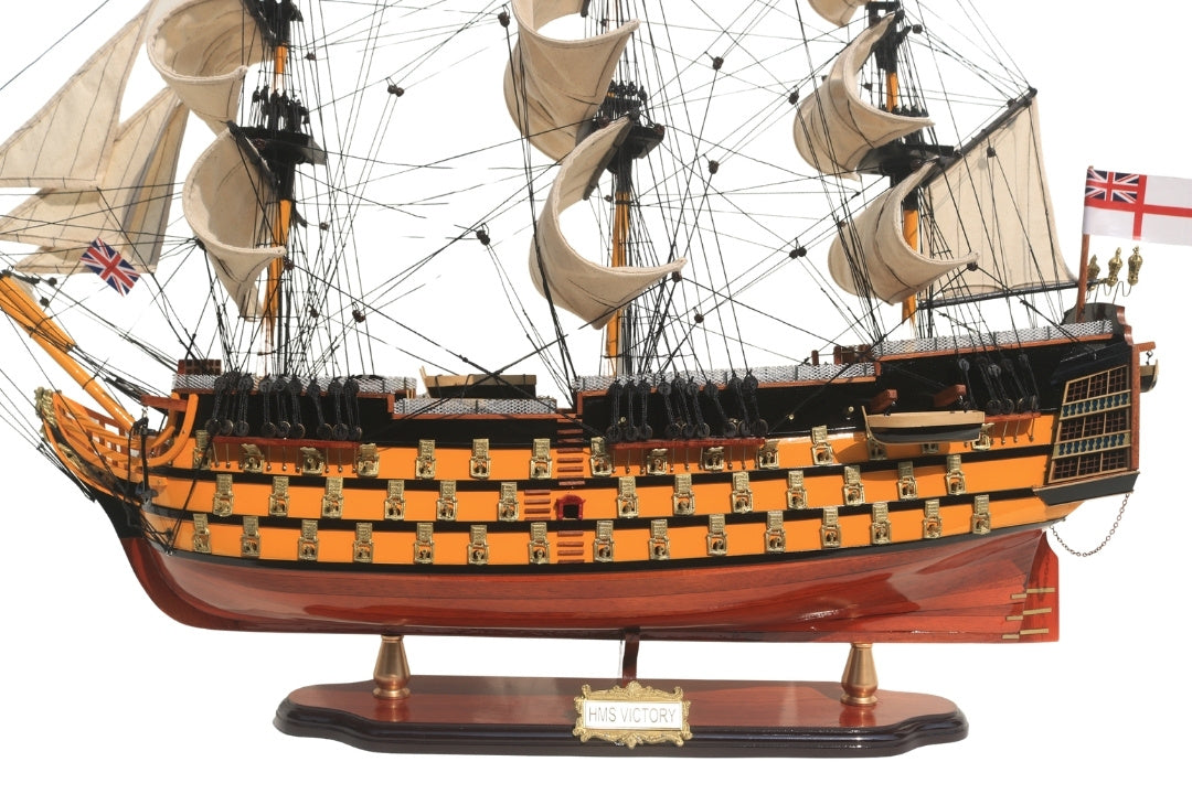 Model van het zeilschip HMS Victory 80cm, gemonteerd, met mogelijkheid tot personalisatie door gravure - Exclusieve decoratie als cadeau, handgemaakt van exotisch hout, hoge kwaliteit en oog voor detail