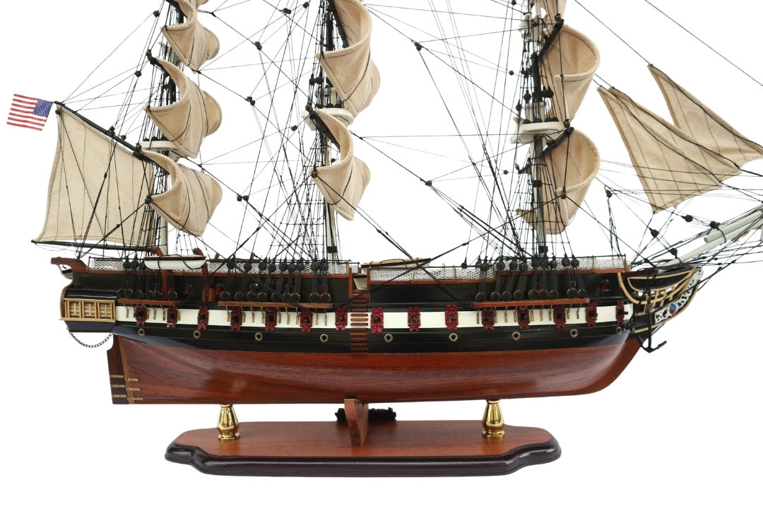Exclusief groot model van het zeilschip USS Constitution 100cm met mogelijkheid tot personalisatie door gravure
