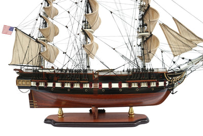 Exclusief groot model van het zeilschip USS Constitution 100cm met mogelijkheid tot personalisatie door gravure
