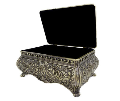 Elegante decoratieve metalen sieradendoos met gravure