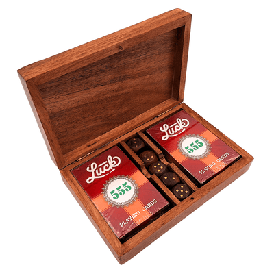 Elegante spelset met twee kaartspellen en dobbelstenen in houten doos met messing versieringen - gepersonaliseerde gravure