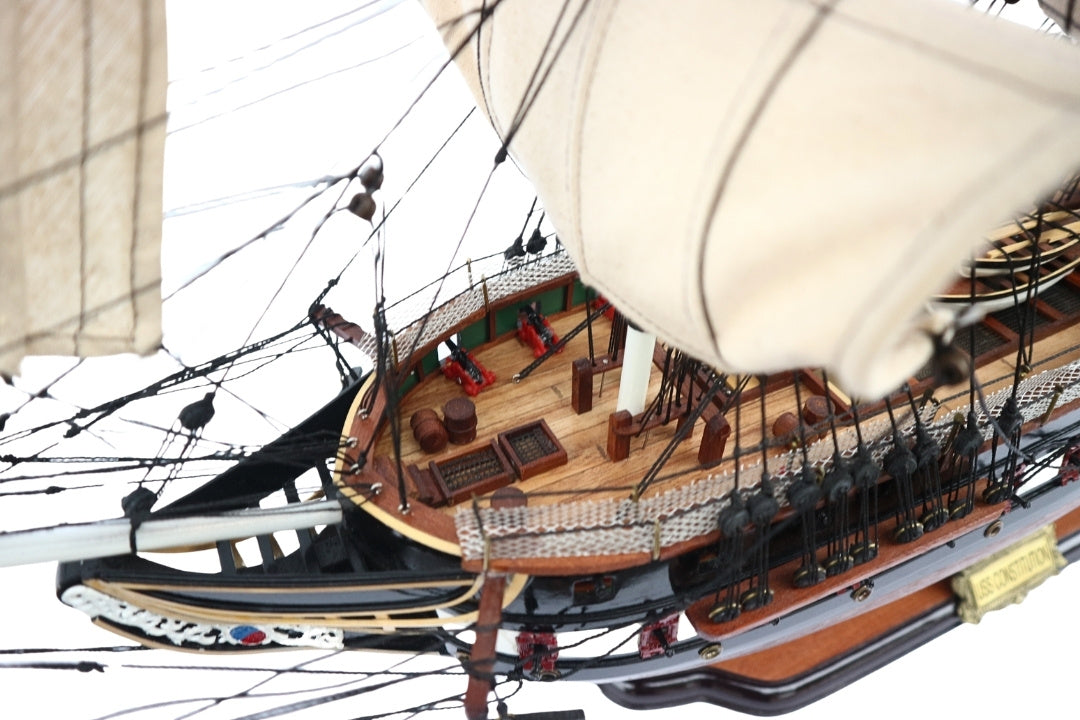 Exclusief groot model van het zeilschip USS Constitution 100cm met mogelijkheid tot personalisatie door gravure