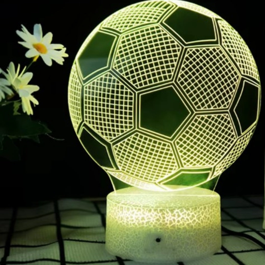 Nachtlampje Voetbal met mogelijkheid tot personalisatie door gravure - Ideaal cadeau voor voetballiefhebbers - 17 cm hoog - 3 kleuren naar keuze - Voeding via USB of 3 AAA-batterijen