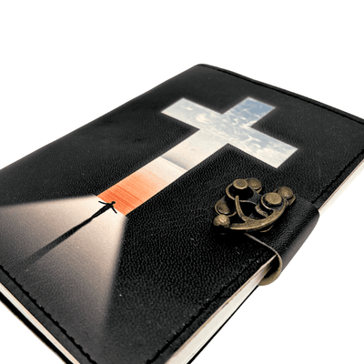 Leren notitieboek kruis religieus gebedenboek met gravure