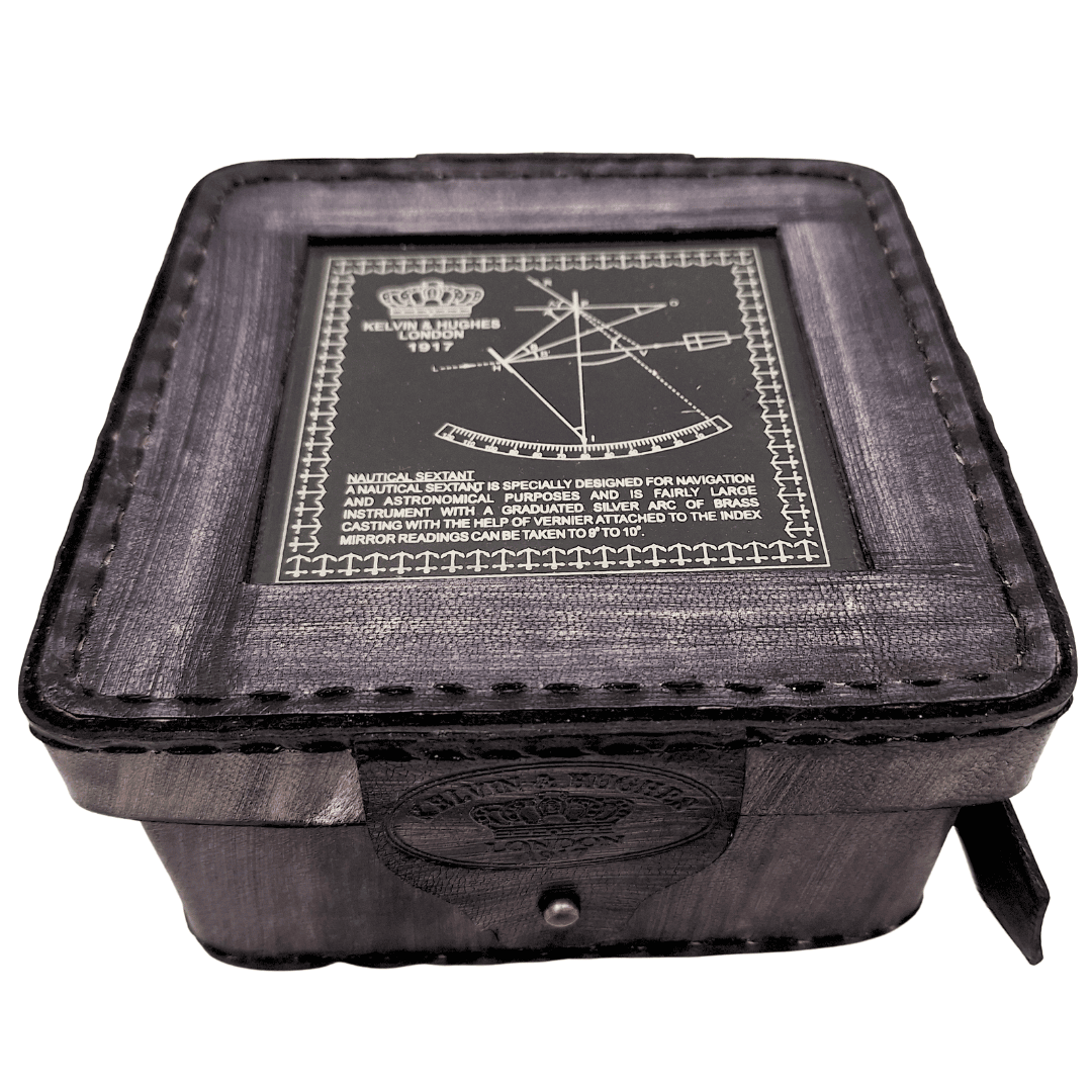 Messing sextant met gepersonaliseerde gravure in een leren doosje
