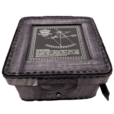 Messing sextant met gepersonaliseerde gravure in een leren doosje