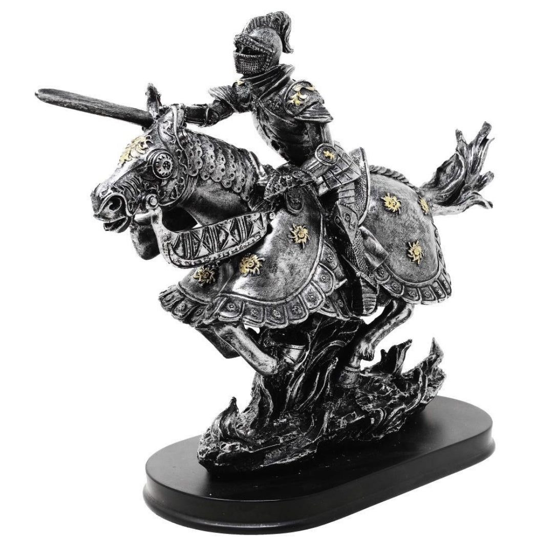 Beeldje ridder te paard 31cm – handbeschilderd polyresin met mogelijkheid tot personalisatie met gravure