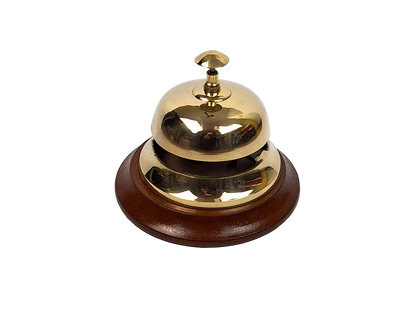 Messing hotelgong op houten voet TB27/4 met mogelijkheid tot personalisatie met gravure, elegant cadeau in goud- en bruintinten, hoogte 11 cm, diameter 12 cm