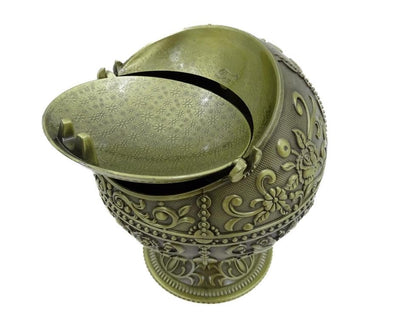 Elegante metalen asbak in bolvorm met gravure