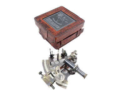 Messing sextant met gravure in leren doos - replica uit 1917, ideaal als cadeau voor zeilers en astronomen, afmetingen 13x12x6 cm, antiek, materiaal: messing en glas