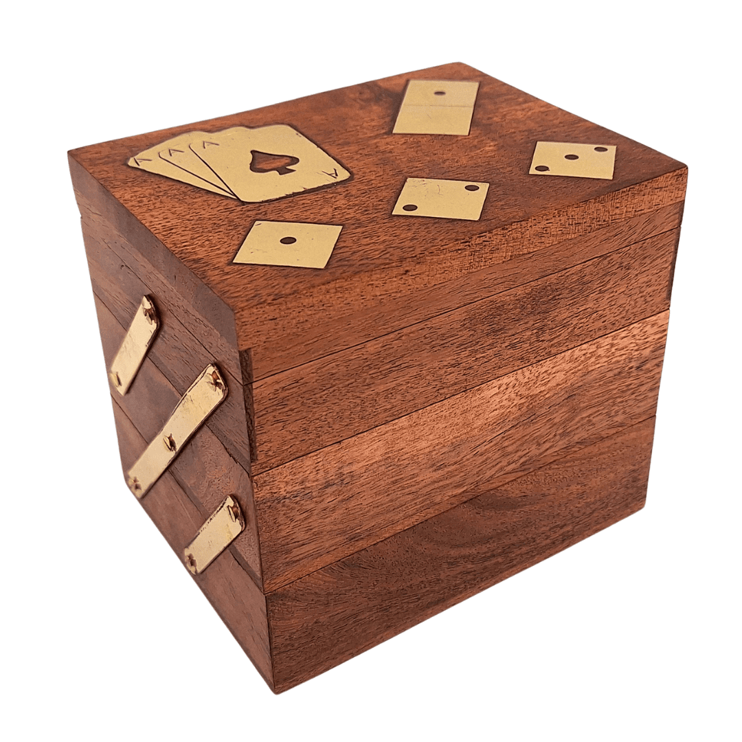 Elegante 3-in-1 spellenset met gepersonaliseerde gravure - kaarten, dobbelstenen, domino in houten doos met messing versieringen - ideaal cadeau voor spelliefhebbers - afmetingen 12 x 9,5 x 10,5 cm