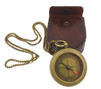Stijlvol messing kompas met ketting in leren etui