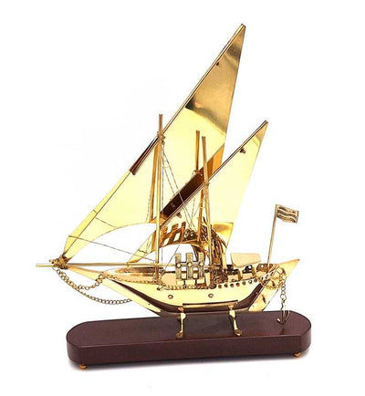 Messing model van een schip op een houten voet, 43 cm, met mogelijkheid tot personalisatie met gravure