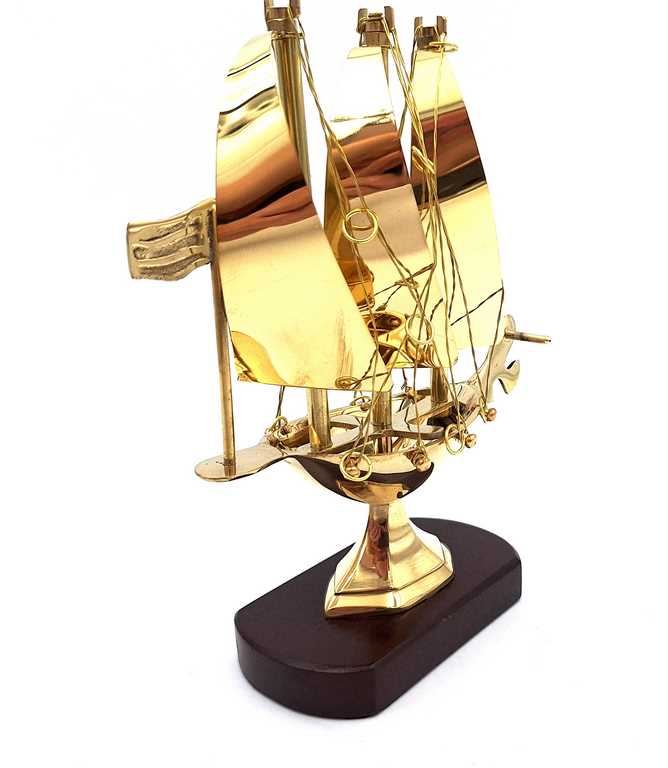Messing schip op houten voet 20 cm met mogelijkheid tot gravure