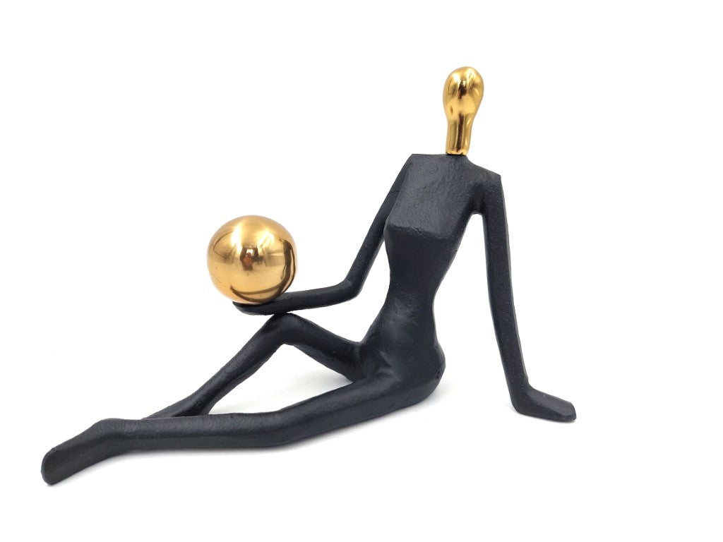 Decoratief beeldje Vrouwelijke gymnaste met bal, gepersonaliseerde gravure, hoogte 15cm, zwart en goud, ideaal cadeau voor elke gelegenheid
