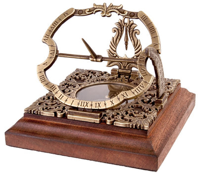 Messing zonnewijzer Habsburg H30 met mogelijkheid tot personalisatie met gravure, ideaal als cadeau, in elegante Augsburgse stijl, hoogte 10 cm, op houten voet