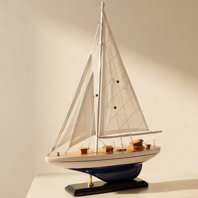 Houten jachtmodel hoogte 42 cm met mogelijkheid tot personalisatie door gravure