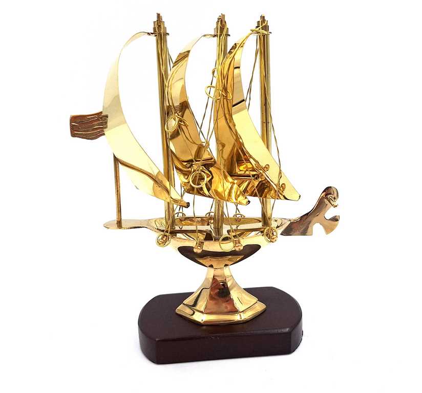 Messing schip op houten voet 20 cm met mogelijkheid tot gravure