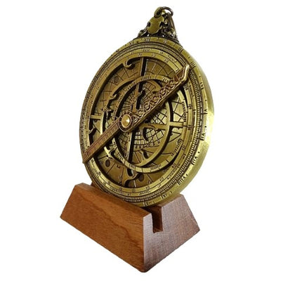 Europees astrolabium H32 – premium renaissance-replica met mogelijkheid tot personalisatie met gravure – ideaal cadeau met elegante houten voet – hoogte 12 cm, met de hand vervaardigd met oog voor detail