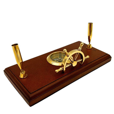 Maritieme bureauset met gravure – stuurwiel, kompas, pennenhouders van gepolijst hout en messing