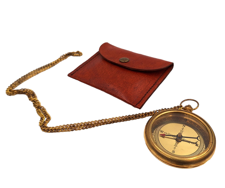 Messing kompas aan ketting in leren etui met mogelijkheid tot personalisatie met gravure