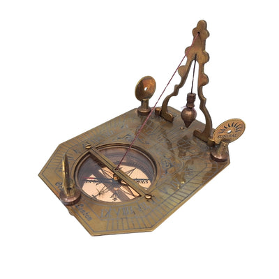 Elegante messing kompas met zonnewijzer in houten doos - Ideaal cadeau voor reizigers, retrostijl, afmetingen: 11.5 x 8.8 x 9.0 cm, materiaal: messing en hout
