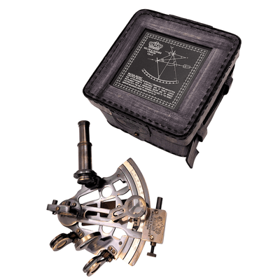 Messing sextant met gepersonaliseerde gravure in een leren doosje