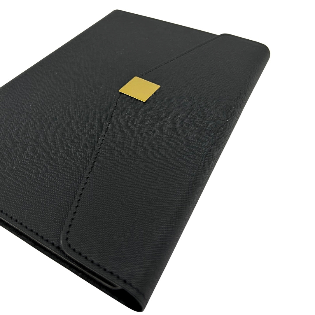 Elegante premium cadeauset met personalisatie – leren A5-notitieboek, pen en USB-stick 16GB in zwart-gouden doos